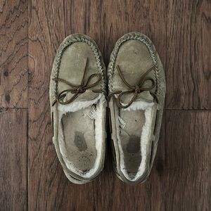 Ugg Dakota slippers women’s 9